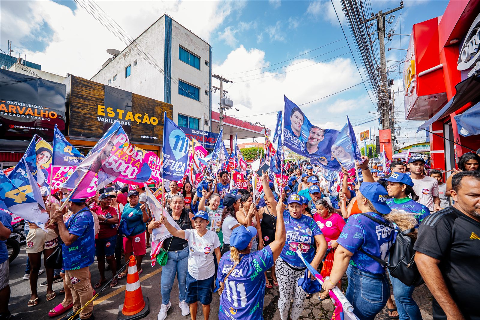 Paula Prata percorre o comércio de Santa Inês e recebe o carinho de trabalhadores e lojistas