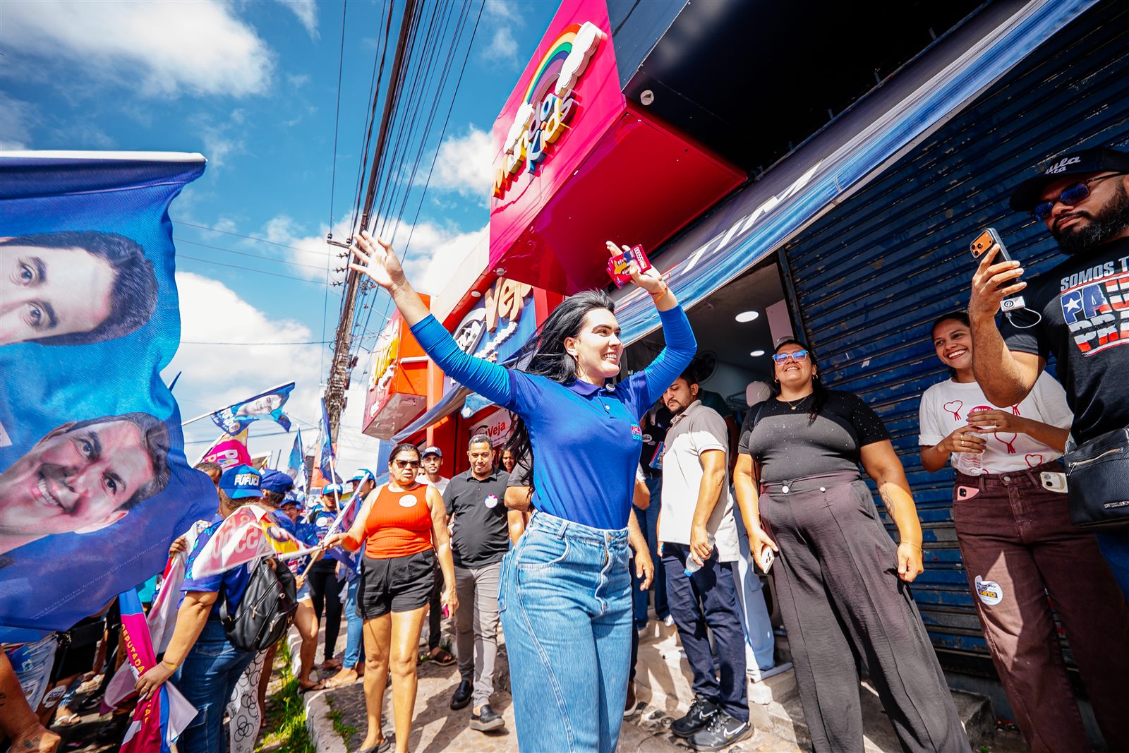 Paula Prata percorre o comércio de Santa Inês e recebe o carinho de trabalhadores e lojistas