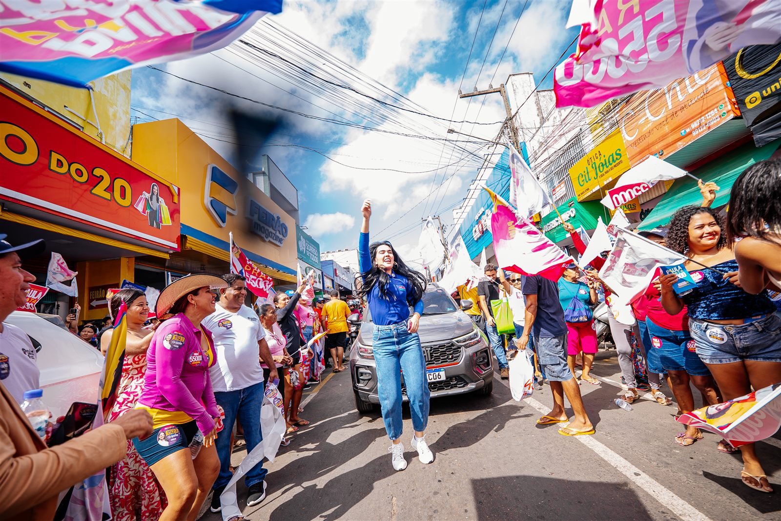 Paula Prata percorre o comércio de Santa Inês e recebe o carinho de trabalhadores e lojistas