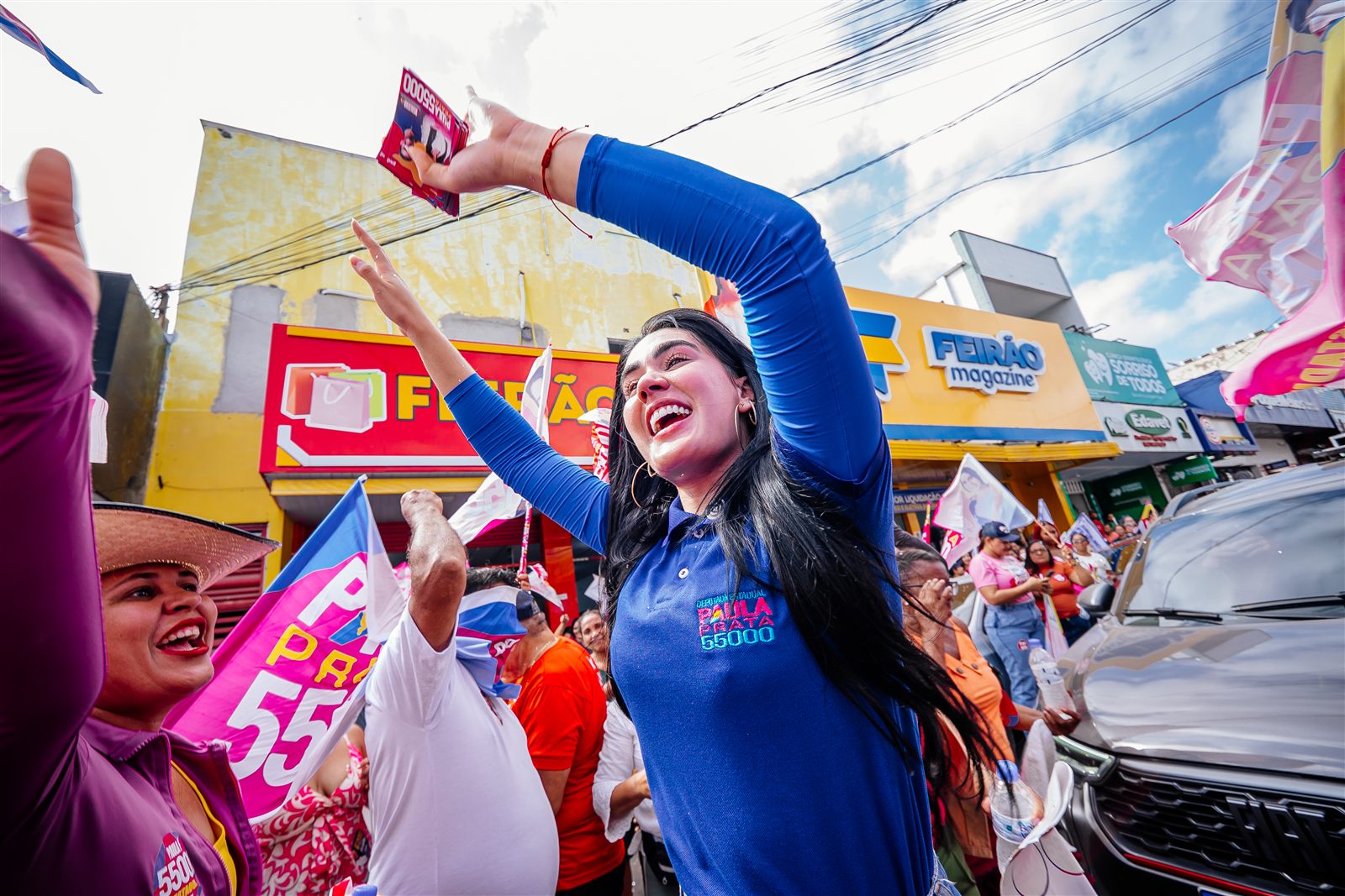 Paula Prata percorre o comércio de Santa Inês e recebe o carinho de trabalhadores e lojistas