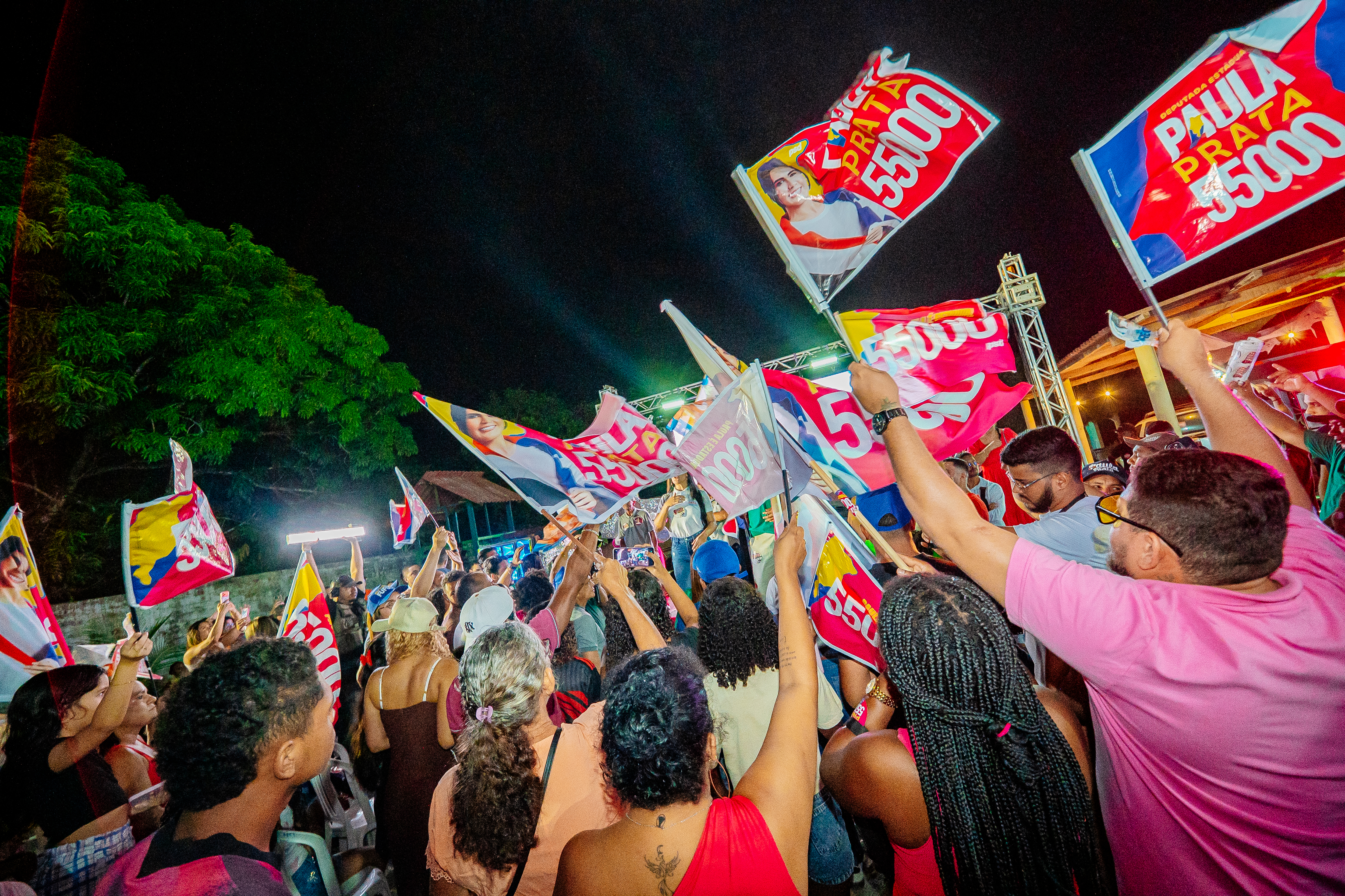 Paula Prata arrasta multidão em caminhada e grande reunião em Igarapé do Meio